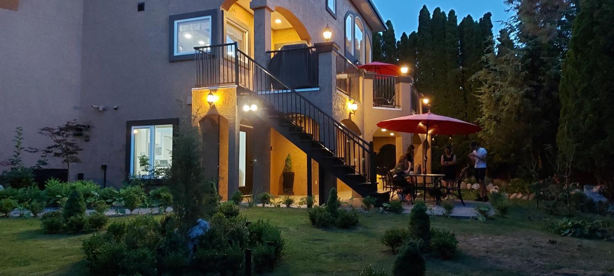 Villa Bellissimo Frantalia - La Galleriseum Versaliere Kelowna Buitenkant foto
